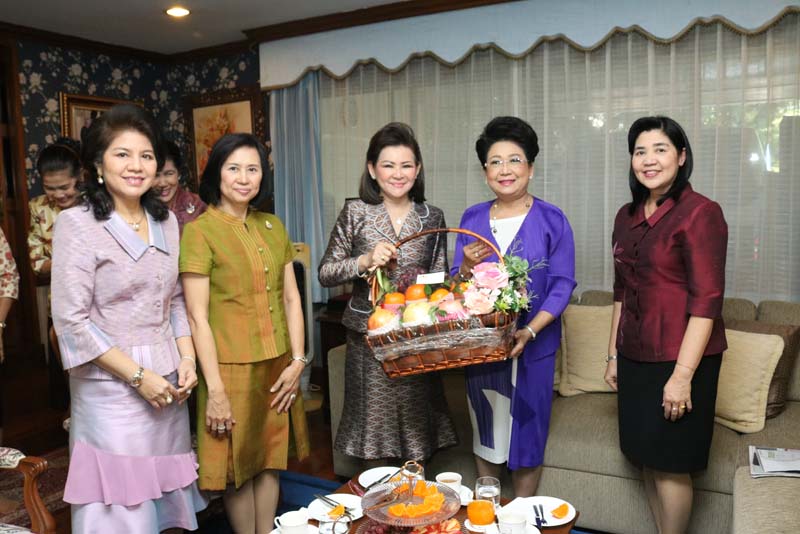 030 นายกสมาคมภริยาฯ เข้าเยี่ยมคารวะและขอรับพรจาก คุณศศิณี ภัททิยกุล อดีตนายกสมาคมภริยาฯ ในโอกาสเข้ารับตำแหน่ง
