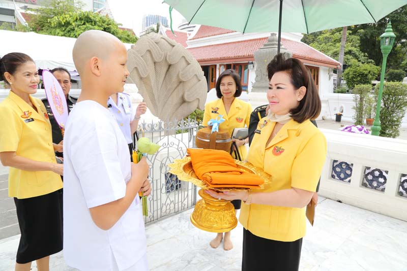 031 นายกสมาคมภริยาฯ เป็นเจ้าภาพบรรพชาสามเณร พงศกร ทุมมานาม ณ วัดปทุมวนาราม เขตปทุมวัน กรุงเทพฯ เมื่อวันที่ ๖ พฤศจิกายน ๒๕๕๘