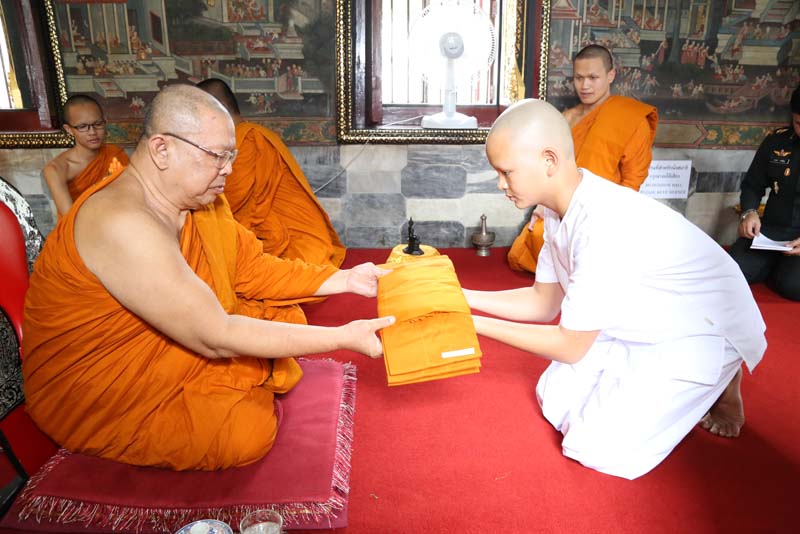 031 นายกสมาคมภริยาฯ เป็นเจ้าภาพบรรพชาสามเณร พงศกร ทุมมานาม ณ วัดปทุมวนาราม เขตปทุมวัน กรุงเทพฯ เมื่อวันที่ ๖ พฤศจิกายน ๒๕๕๘