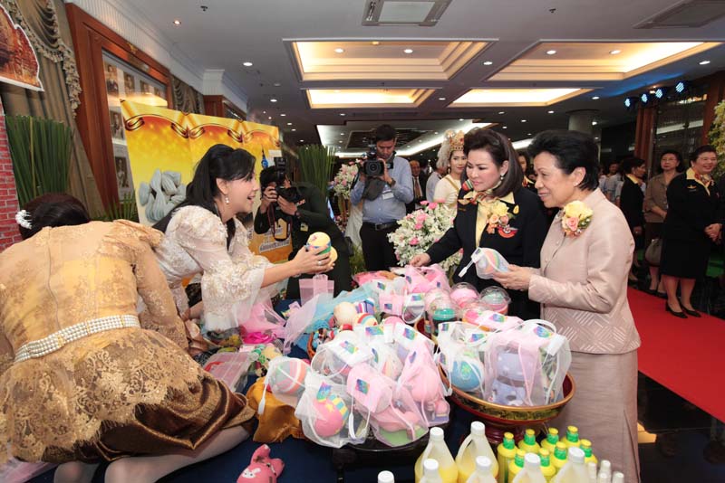 033 วันคล้ายวันสถาปนาสมาคมภริยาข้าราชการสำนักงานปลัดกระทรวงกลาโหม ครบรอบ ๒๕ ปี เมื่อวันที่ ๙ พฤศจิกายน ๒๕๕๘