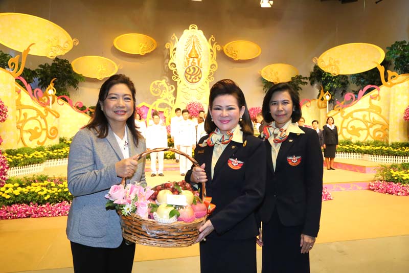 034 นายกสมาคมภริยาฯ นำคณะกรรมการสมาคมฯ บันทึกเทปโทรทัศน์ถวายพระพร เนื่องในโอกาสวันเฉลิมพระชนมพรรษาพระบาทสมเด็จพระเจ้าอยู่หัว ๕ ธันวาคม ๒๕๕๘