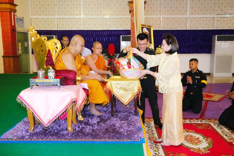035 นายกสมาคมภริยาฯ พร้อมด้วยคณะกรรมการสมาคมฯ ได้ร่วมกิจกรรมปฏิบัติธรรมเทิดทูนสถาบันพระมหากษัตริย์และพระบรมวงศานุวงศ์