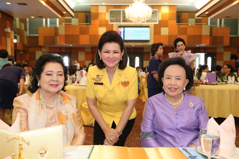 036 นายกสมาคมภริยาฯ พร้อมด้วยคณะกรรมการสมาคมฯ ร่วมเป็นเกียรติในงานวันคล้ายวันสถาปนาสมาคมแม่บ้านกองบัญชาการกองทัพไทย