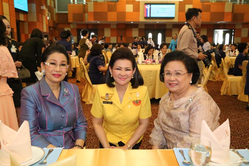 036 นายกสมาคมภริยาฯ พร้อมด้วยคณะกรรมการสมาคมฯ ร่วมเป็นเกียรติในงานวันคล้ายวันสถาปนาสมาคมแม่บ้านกองบัญชาการกองทัพไทย