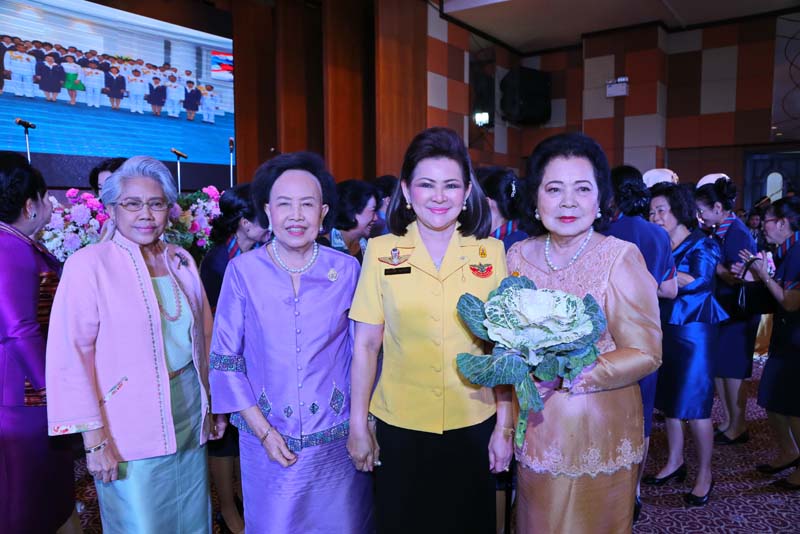 036 นายกสมาคมภริยาฯ พร้อมด้วยคณะกรรมการสมาคมฯ ร่วมเป็นเกียรติในงานวันคล้ายวันสถาปนาสมาคมแม่บ้านกองบัญชาการกองทัพไทย