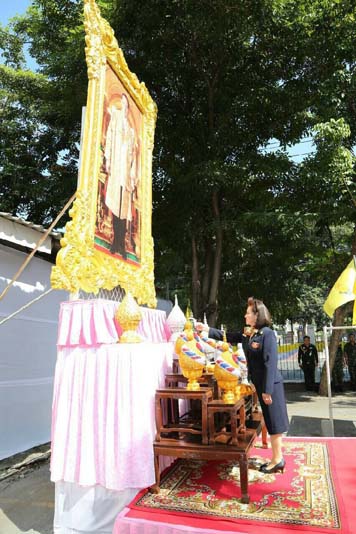 037 นายกสมาคมภริยาฯ พร้อมทั้งอุปนายกสมาคมฯและสมาชิก ร่วมกิจกรรมเฉลิมพระเกียรติ พระบาทสมเด็จพระเจ้าอยู่หัวฯ เนื่องในโอกาสมหามงคลเฉลิมพระชนมพรรษา๘๘พรรษา
