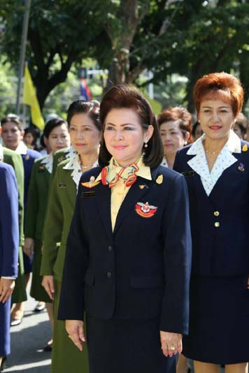 037 นายกสมาคมภริยาฯ พร้อมทั้งอุปนายกสมาคมฯและสมาชิก ร่วมกิจกรรมเฉลิมพระเกียรติ พระบาทสมเด็จพระเจ้าอยู่หัวฯ เนื่องในโอกาสมหามงคลเฉลิมพระชนมพรรษา๘๘พรรษา