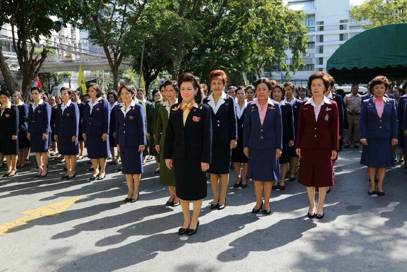 037 นายกสมาคมภริยาฯ พร้อมทั้งอุปนายกสมาคมฯและสมาชิก ร่วมกิจกรรมเฉลิมพระเกียรติ พระบาทสมเด็จพระเจ้าอยู่หัวฯ เนื่องในโอกาสมหามงคลเฉลิมพระชนมพรรษา๘๘พรรษา