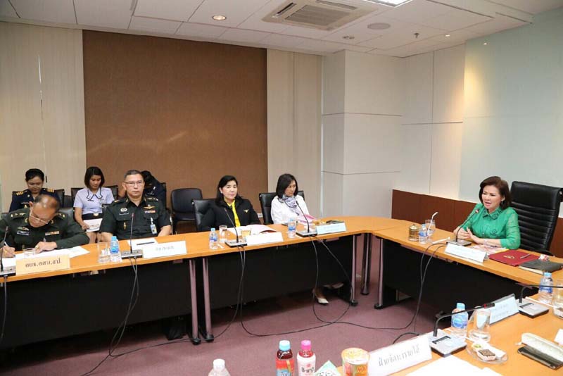 038 นายกสมาคมภริยาฯ เป็นประธานการประชุม เตรียมการจัดงานเพื่อนพึ่ง(ภา) ยามยาก ณ ห้องไชยปราการ กรมการพลังงานทหาร เมื่อวันที่ ๒ ธ.ค. ๒๕๕๘