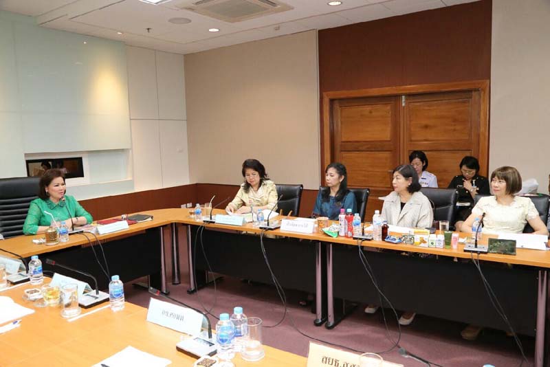 038 นายกสมาคมภริยาฯ เป็นประธานการประชุม เตรียมการจัดงานเพื่อนพึ่ง(ภา) ยามยาก ณ ห้องไชยปราการ กรมการพลังงานทหาร เมื่อวันที่ ๒ ธ.ค. ๒๕๕๘