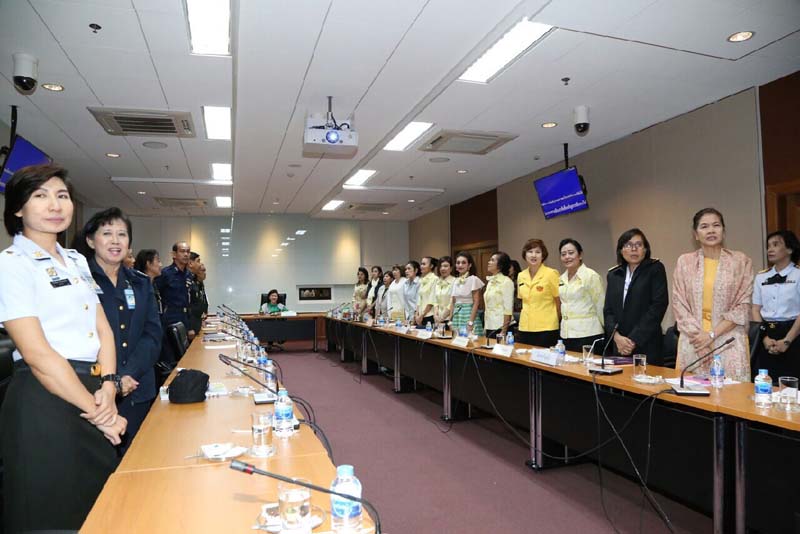 038 นายกสมาคมภริยาฯ เป็นประธานการประชุม เตรียมการจัดงานเพื่อนพึ่ง(ภา) ยามยาก ณ ห้องไชยปราการ กรมการพลังงานทหาร เมื่อวันที่ ๒ ธ.ค. ๒๕๕๘