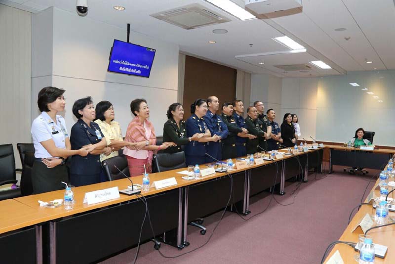 038 นายกสมาคมภริยาฯ เป็นประธานการประชุม เตรียมการจัดงานเพื่อนพึ่ง(ภา) ยามยาก ณ ห้องไชยปราการ กรมการพลังงานทหาร เมื่อวันที่ ๒ ธ.ค. ๒๕๕๘