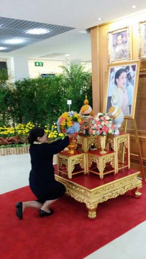 041 เนื่องในวโรกาสวันคล้ายวันประสูติพระเจ้าหลานเธอพระองค์เจ้าพัชรกิติยาภา ในวันที่ ๗ ธันวาคม ๒๕๕๘ คณะกรรมการ สมาคมภริยาฯ ได้นำพานดอกไม้ ทูลเกล้าฯถวายพระพรชัยมงคล ณ วังศุโขทัย