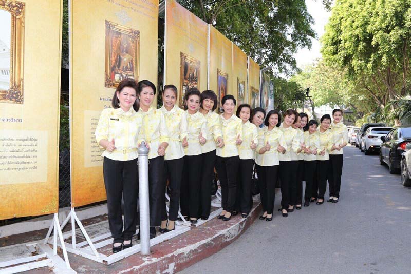 043 นายกสมาคมภริยาฯ นำคณะสมาชิกฯ กราบนมัสการ พระเทพดิลก ผู้ช่วยเจ้าอาวาสวัดปทุมวนาราม ส่งเสริมบำรุงพุทธศาสนาและร่วมกิจกรรมอันเป็นสาธารณะกุศล ประกอบพิธีชีวิตทาน ณ วัดปทุมวนารามราชวรวิหาร เมื่อวันที่ ๙ ธันวาคม ๒๕๕๘
