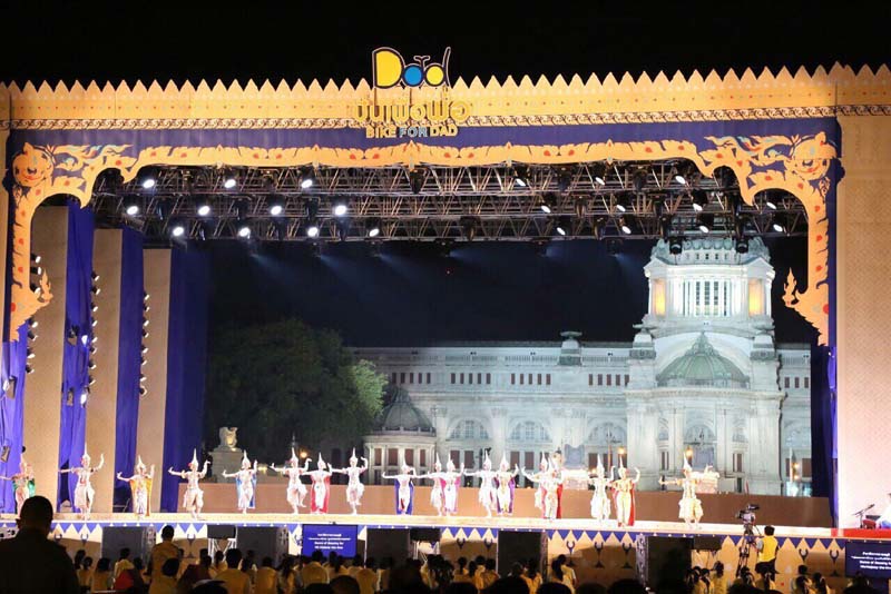 045 ปลัดกระทรวงกลาโหม และ นายกสมาคมภริยาฯ รับเสด็จ สมเด็จพระบรมโอรสาธิราชฯสยามมกุฎราชกุมารฯ และเข้าร่วมงานกิจกรรมเฉลิมพระเกียรติ BIKE FOR DAD ในวันศุกร์ที่ ๑๑ ธันวาคม ๒๕๕๘