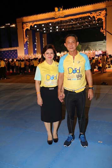 045 ปลัดกระทรวงกลาโหม และ นายกสมาคมภริยาฯ รับเสด็จ สมเด็จพระบรมโอรสาธิราชฯสยามมกุฎราชกุมารฯ และเข้าร่วมงานกิจกรรมเฉลิมพระเกียรติ BIKE FOR DAD ในวันศุกร์ที่ ๑๑ ธันวาคม ๒๕๕๘