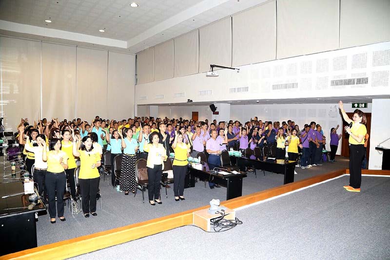 046 นายกสมาคมภริยาฯ เป็นประธานจัดงานพบปะเยี่ยมเยือนกำลังพล โครงการ "ครอบครัวอบอุ่นใจ สายใยภริยากำลังพล + รักษ์สุขภาพดีมีความสุข"