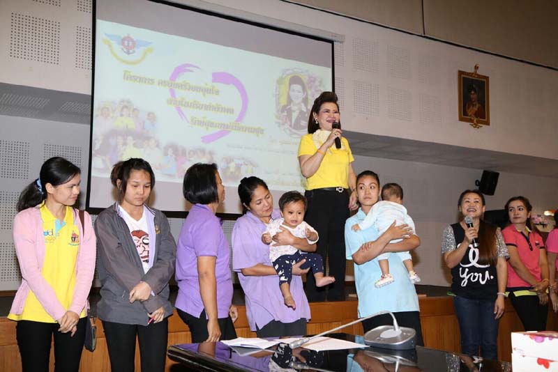 046 นายกสมาคมภริยาฯ เป็นประธานจัดงานพบปะเยี่ยมเยือนกำลังพล โครงการ "ครอบครัวอบอุ่นใจ สายใยภริยากำลังพล + รักษ์สุขภาพดีมีความสุข"