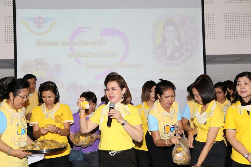 046 นายกสมาคมภริยาฯ เป็นประธานจัดงานพบปะเยี่ยมเยือนกำลังพล โครงการ "ครอบครัวอบอุ่นใจ สายใยภริยากำลังพล + รักษ์สุขภาพดีมีความสุข"