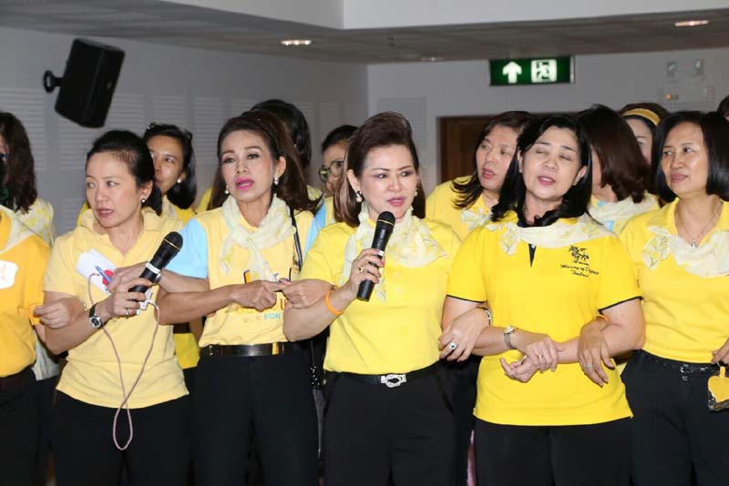 046 นายกสมาคมภริยาฯ เป็นประธานจัดงานพบปะเยี่ยมเยือนกำลังพล โครงการ "ครอบครัวอบอุ่นใจ สายใยภริยากำลังพล + รักษ์สุขภาพดีมีความสุข"