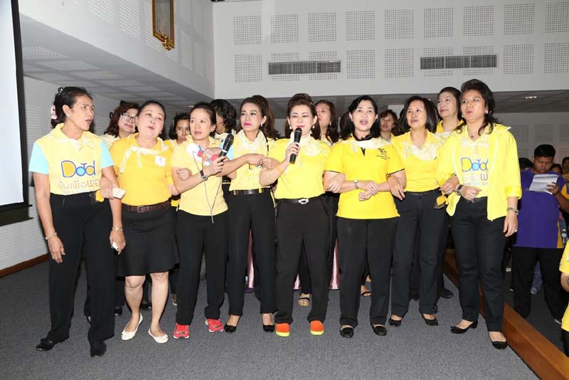 046 นายกสมาคมภริยาฯ เป็นประธานจัดงานพบปะเยี่ยมเยือนกำลังพล โครงการ "ครอบครัวอบอุ่นใจ สายใยภริยากำลังพล + รักษ์สุขภาพดีมีความสุข"