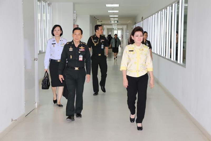 047 นายกสมาคมภริยาฯ เป็นประธานประชุมเตรียมความพร้อมงานเพื่อนพึ่ง (ภา) ณ ห้องประชุมชั้น ๖ อาคารสำนักงานปลัดกระทรวงกลาโหม (ศรีสมาน) เมื่อวันที่ ๑๔ ธันวาคม ๒๕๕๘
