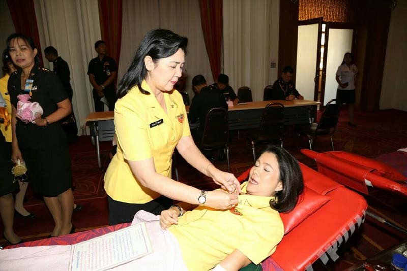 049 นายกสมาคมภริยาฯ และสมาชิกฯ ร่วมกิจกรรมบริจาคโลหิตถวายเป็นพระราชกุศล เนื่องในวโรกาสเฉลิมพระชนมพรรษาพระบาทสมเด็จพระเจ้าอยู่หัว ณ ห้องพินิตประชานาถ ศาลาว่าการกลาโหม