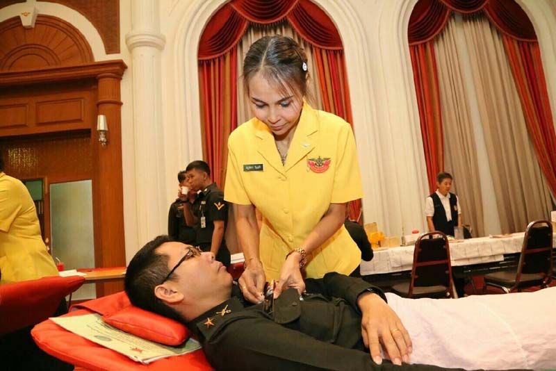 049 นายกสมาคมภริยาฯ และสมาชิกฯ ร่วมกิจกรรมบริจาคโลหิตถวายเป็นพระราชกุศล เนื่องในวโรกาสเฉลิมพระชนมพรรษาพระบาทสมเด็จพระเจ้าอยู่หัว ณ ห้องพินิตประชานาถ ศาลาว่าการกลาโหม