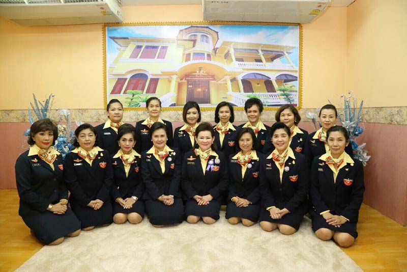 050 นายกสมาคมภริยาฯ และคณะกรรมการสมาคมฯ เฝ้ารับเสด็จ พระเจ้าวรวงศ์เธอ พระองค์เจ้าโสมสวลี พระวรราชาทินัดดามาตุ เสด็จเป็นองค์ประธานเปิดงานเพื่อนพึ่งภา