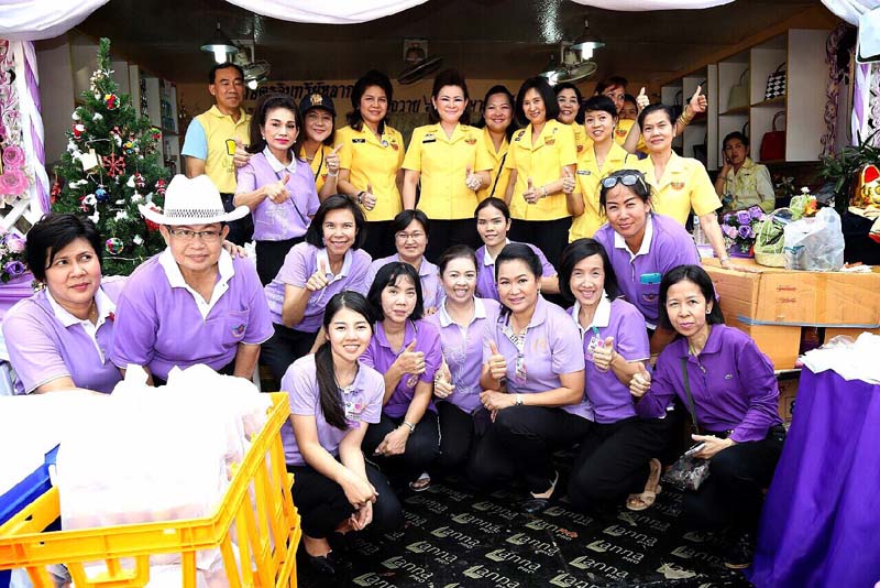 050 นายกสมาคมภริยาฯ และคณะกรรมการสมาคมฯ เฝ้ารับเสด็จ พระเจ้าวรวงศ์เธอ พระองค์เจ้าโสมสวลี พระวรราชาทินัดดามาตุ เสด็จเป็นองค์ประธานเปิดงานเพื่อนพึ่งภา