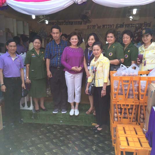 050 นายกสมาคมภริยาฯ และคณะกรรมการสมาคมฯ เฝ้ารับเสด็จ พระเจ้าวรวงศ์เธอ พระองค์เจ้าโสมสวลี พระวรราชาทินัดดามาตุ เสด็จเป็นองค์ประธานเปิดงานเพื่อนพึ่งภา