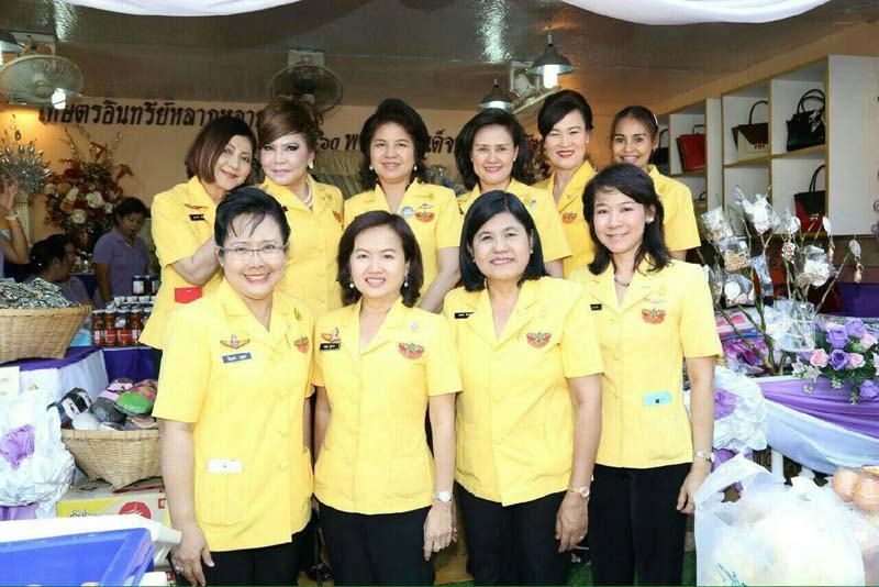 050 นายกสมาคมภริยาฯ และคณะกรรมการสมาคมฯ เฝ้ารับเสด็จ พระเจ้าวรวงศ์เธอ พระองค์เจ้าโสมสวลี พระวรราชาทินัดดามาตุ เสด็จเป็นองค์ประธานเปิดงานเพื่อนพึ่งภา