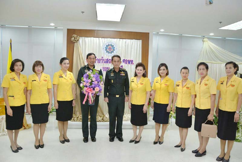051 ปลัดกระทรวงกลาโหม พร้อมด้วย นายกสมาคมภริยาข้าราชการสำนักงานปลัดกระทรวงกลาโหม เป็นประธานวันคล้ายวันสถาปนา ศูนย์การอุตสาหกรรมป้องกันประเทศและพลังงานทหาร