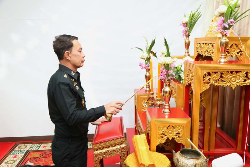 051 ปลัดกระทรวงกลาโหม พร้อมด้วย นายกสมาคมภริยาข้าราชการสำนักงานปลัดกระทรวงกลาโหม เป็นประธานวันคล้ายวันสถาปนา ศูนย์การอุตสาหกรรมป้องกันประเทศและพลังงานทหาร