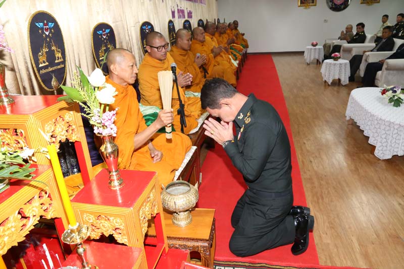 051 ปลัดกระทรวงกลาโหม พร้อมด้วย นายกสมาคมภริยาข้าราชการสำนักงานปลัดกระทรวงกลาโหม เป็นประธานวันคล้ายวันสถาปนา ศูนย์การอุตสาหกรรมป้องกันประเทศและพลังงานทหาร