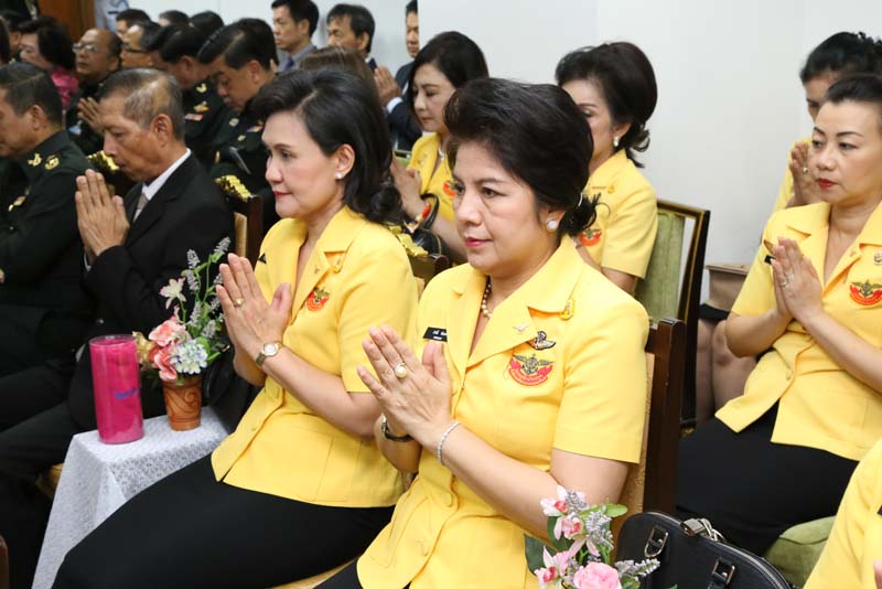 051 ปลัดกระทรวงกลาโหม พร้อมด้วย นายกสมาคมภริยาข้าราชการสำนักงานปลัดกระทรวงกลาโหม เป็นประธานวันคล้ายวันสถาปนา ศูนย์การอุตสาหกรรมป้องกันประเทศและพลังงานทหาร