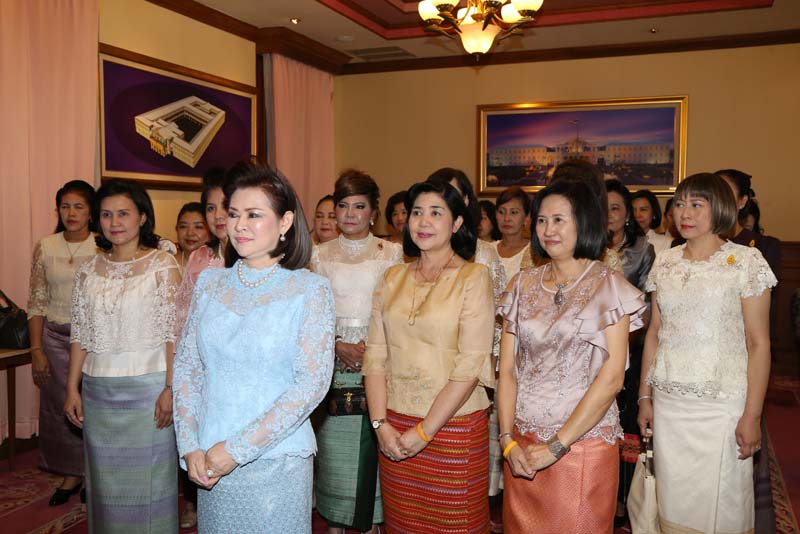 056 นายกสมาคมภริยาฯ นำคณะกรรมการสมาคม เข้าอำนวยพร และขอรับพรปีใหม่ จาก พลเอก ปรีชา จันทร์โอชา ปลัดกระทรวงกลาโหม