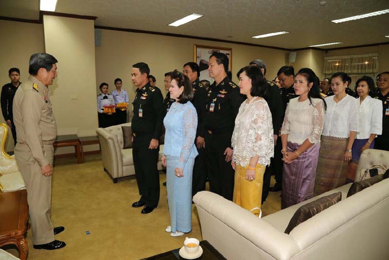 058 ปลัดกระทรวงกลาโหม และ นายกสมาคมภริยาฯ นำข้าราชการชั้นผู้ใหญ่สำนักงานปลัดกระทรวงกลาโหม เข้าเยี่ยมคาราวะ และอวยพรปีใหม่ พลเอก ศิริชัย ดิษฐกุล