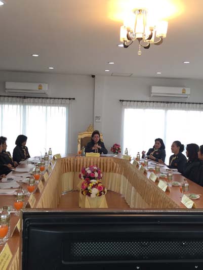 062 ปลัดกระทรวงกลาโหม และ นายกสมาคมภริยาฯ พร้อมด้วยข้าราชการชั้นผู้ใหญ่ สำนักงานปลัดกระทรวงกลาโหม และคณะ เดินทางตรวจเยี่ยมหน่วย ศูนย์พัฒนาปิโตรเลียมภาคเหนือ กรมการพลังงานทหาร