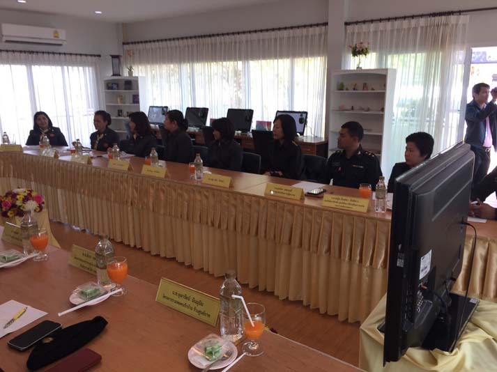 062 ปลัดกระทรวงกลาโหม และ นายกสมาคมภริยาฯ พร้อมด้วยข้าราชการชั้นผู้ใหญ่ สำนักงานปลัดกระทรวงกลาโหม และคณะ เดินทางตรวจเยี่ยมหน่วย ศูนย์พัฒนาปิโตรเลียมภาคเหนือ กรมการพลังงานทหาร
