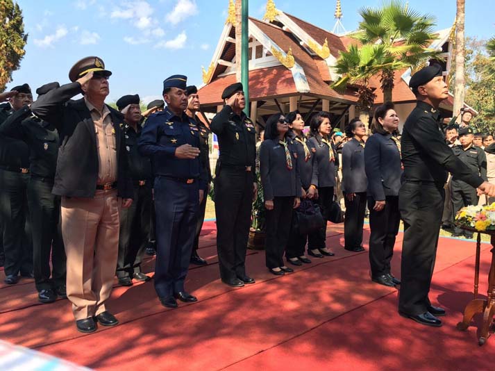 067 ปลัดกระทรวงกลาโหม และ นายกสมาคมภริยาฯ เป็นประธานในพิธีเปิดโครงการติดตั้งเสาไฟฟ้าส่องสว่าง พื้นที่ศาลสมเด็จพระนเรศวรมหาราช ณ อำเภอ แม่สรวย จังหวัด เชียงราย