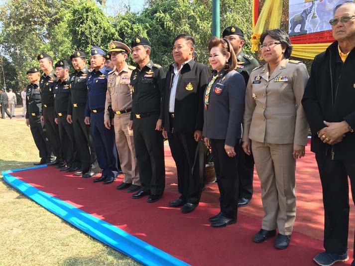 067 ปลัดกระทรวงกลาโหม และ นายกสมาคมภริยาฯ เป็นประธานในพิธีเปิดโครงการติดตั้งเสาไฟฟ้าส่องสว่าง พื้นที่ศาลสมเด็จพระนเรศวรมหาราช ณ อำเภอ แม่สรวย จังหวัด เชียงราย
