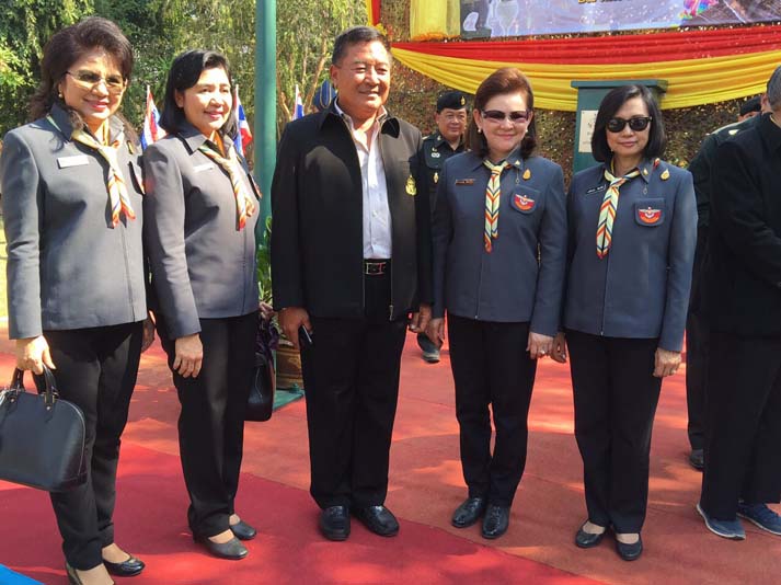 067 ปลัดกระทรวงกลาโหม และ นายกสมาคมภริยาฯ เป็นประธานในพิธีเปิดโครงการติดตั้งเสาไฟฟ้าส่องสว่าง พื้นที่ศาลสมเด็จพระนเรศวรมหาราช ณ อำเภอ แม่สรวย จังหวัด เชียงราย