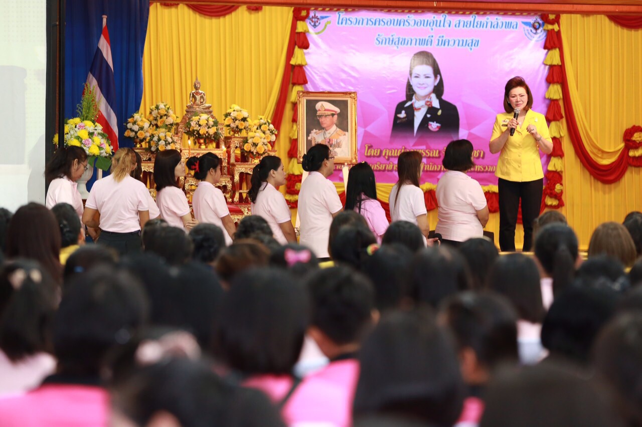 071 นายกสมาคมภริยาฯ นำอุปนายกฯ และคณะกรรมการตรวจเยี่ยมโครงการ ๔ โครงการที่ ศอว.ศอพท. จังหวัดลพบุรี โดยมี พลโท นภนต์ สร้างสมวงษ์ ผบ.ศอว.ศอพท.ให้การต้อนรับและบรรยายสรุป