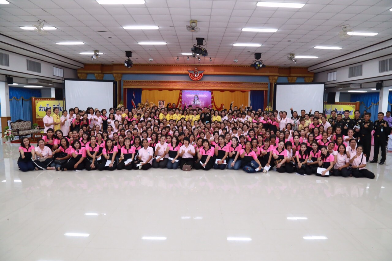 071 นายกสมาคมภริยาฯ นำอุปนายกฯ และคณะกรรมการตรวจเยี่ยมโครงการ ๔ โครงการที่ ศอว.ศอพท. จังหวัดลพบุรี โดยมี พลโท นภนต์ สร้างสมวงษ์ ผบ.ศอว.ศอพท.ให้การต้อนรับและบรรยายสรุป