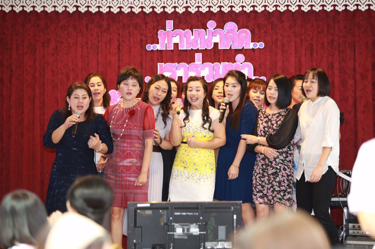 072 นายกสมาคมภริยาข้าราชการสำนักงานปลัดกระทรวงกลาโหม อุปนายกและคณะกรรมการสมาคมฯ ร่วมงานเลี้ยงต้อนรับที่ พลโท นภนต์ สร้างสมวงษ์ ผู้บัญชาการศูนย์อำนวยการสร้างอาวุธ ศูนย์การอุตสาหกรรมป้องกันประเทศและพลังงานทหาร