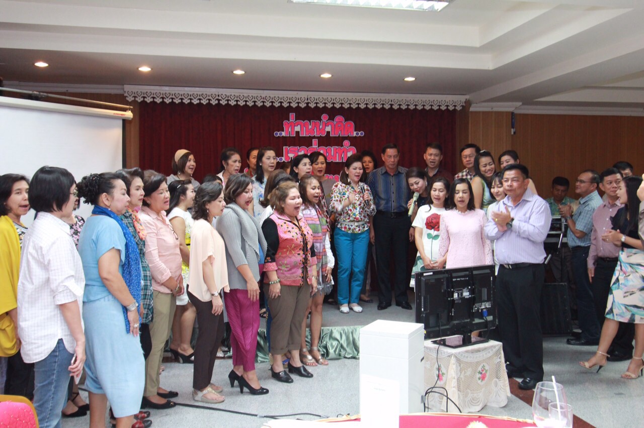 072 นายกสมาคมภริยาข้าราชการสำนักงานปลัดกระทรวงกลาโหม อุปนายกและคณะกรรมการสมาคมฯ ร่วมงานเลี้ยงต้อนรับที่ พลโท นภนต์ สร้างสมวงษ์ ผู้บัญชาการศูนย์อำนวยการสร้างอาวุธ ศูนย์การอุตสาหกรรมป้องกันประเทศและพลังงานทหาร