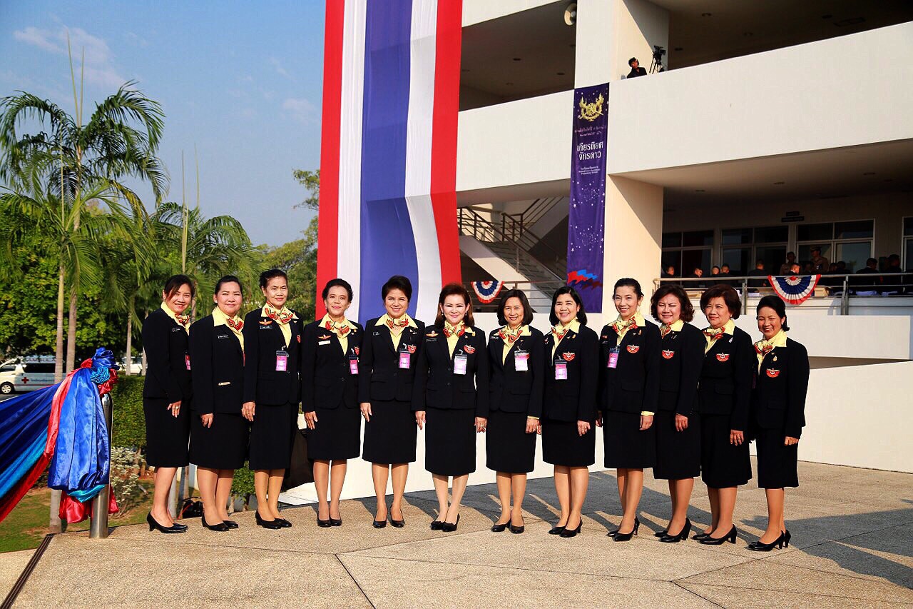 074 ปลัดกระทรวงกลาโหม และ นายกสมาคมภริยาฯ ร่วมงานวันสถาปนาโรงเรียนเตรียมทหาร ในงานนี้ ปลัดกระทรวงกลาโหม เข้ารับรางวัลเกียรติยศจักรดาวและศิษย์เก่าดีเด่นประจำปี ๒๕๕๙