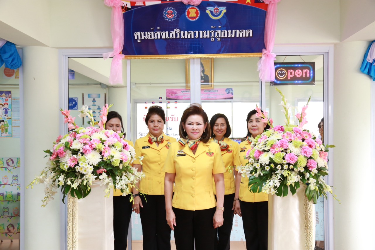 078 นายกสมาคมภริยาฯ นำคณะกรรมการฯ ตรวจเยี่ยมการดำเนินโครงการทั้ง 4 โครงการ ณ.โรงงานวัตถุระเบิดทหาร