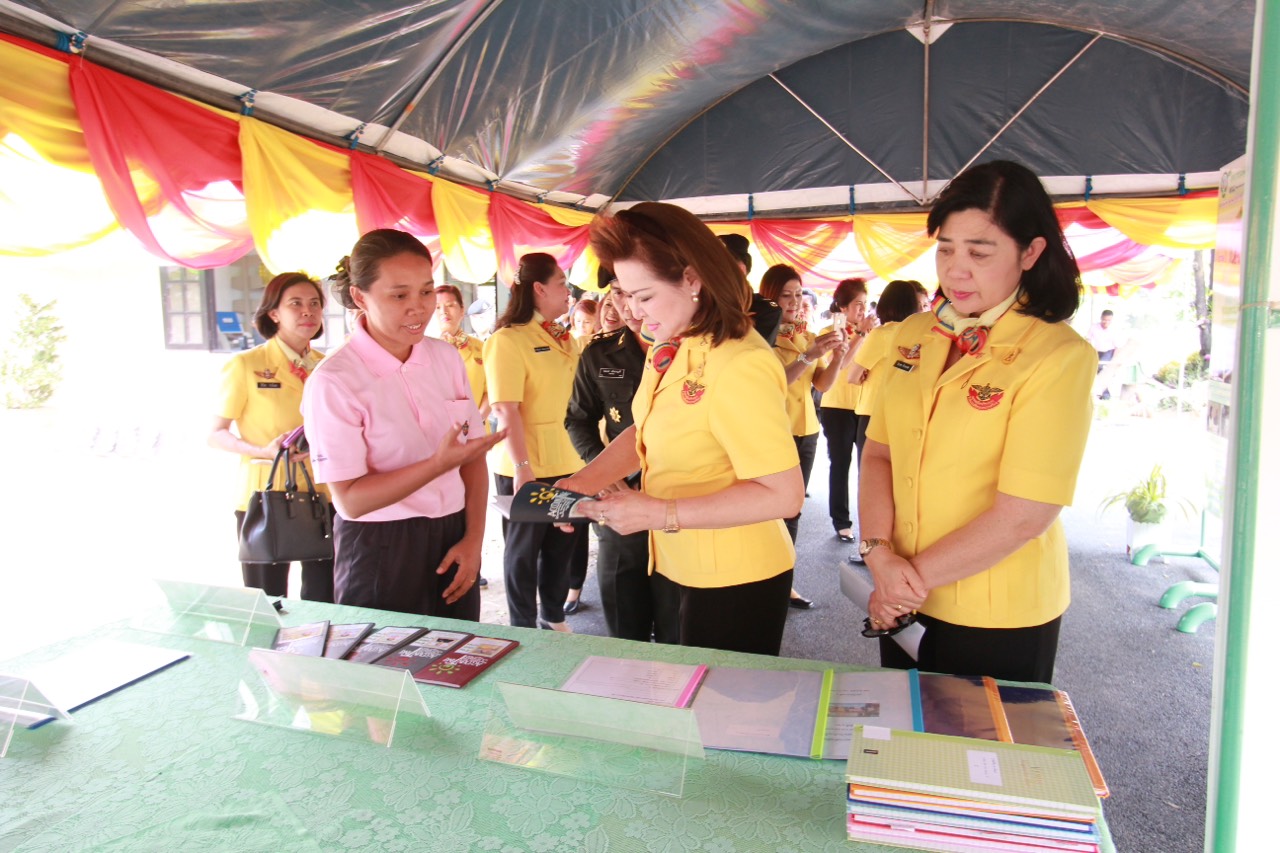 078 นายกสมาคมภริยาฯ นำคณะกรรมการฯ ตรวจเยี่ยมการดำเนินโครงการทั้ง 4 โครงการ ณ.โรงงานวัตถุระเบิดทหาร